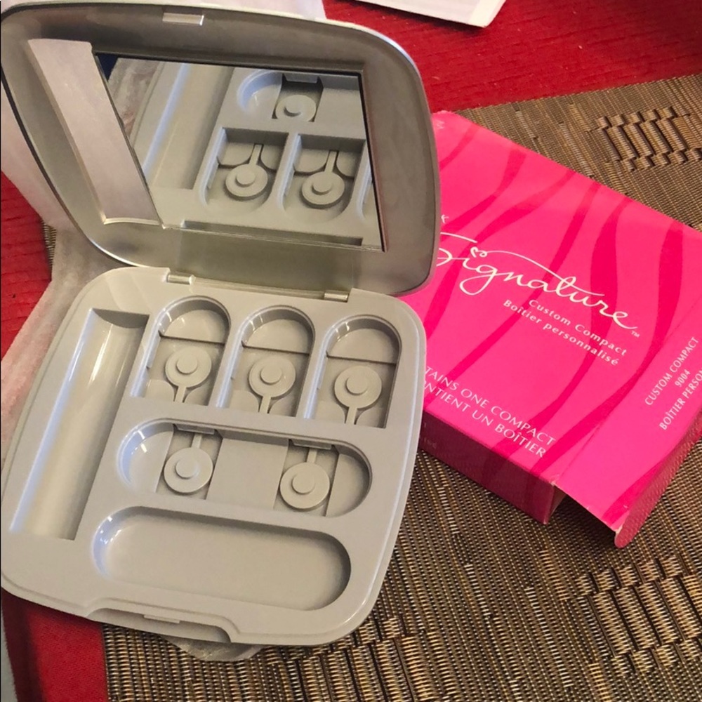 MaryKay inventory. compacts, blushes & eyeshadows